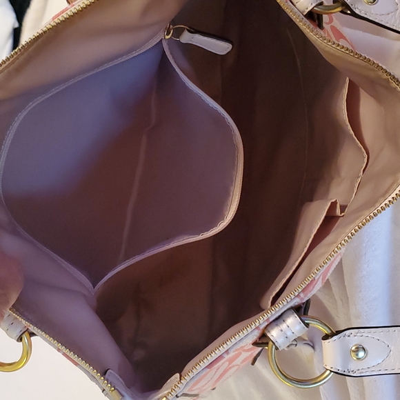 POPPY SIGNATURE C DOT HALLIE TOTE - Picture 13 of 15